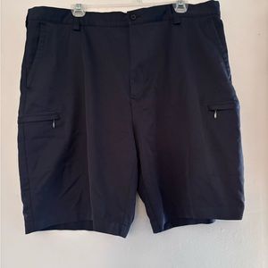 IZOD - Mens Golf shorts, Size 40